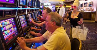 Pengguna situs66 menikmati kemenangan sportsbook dan slot online